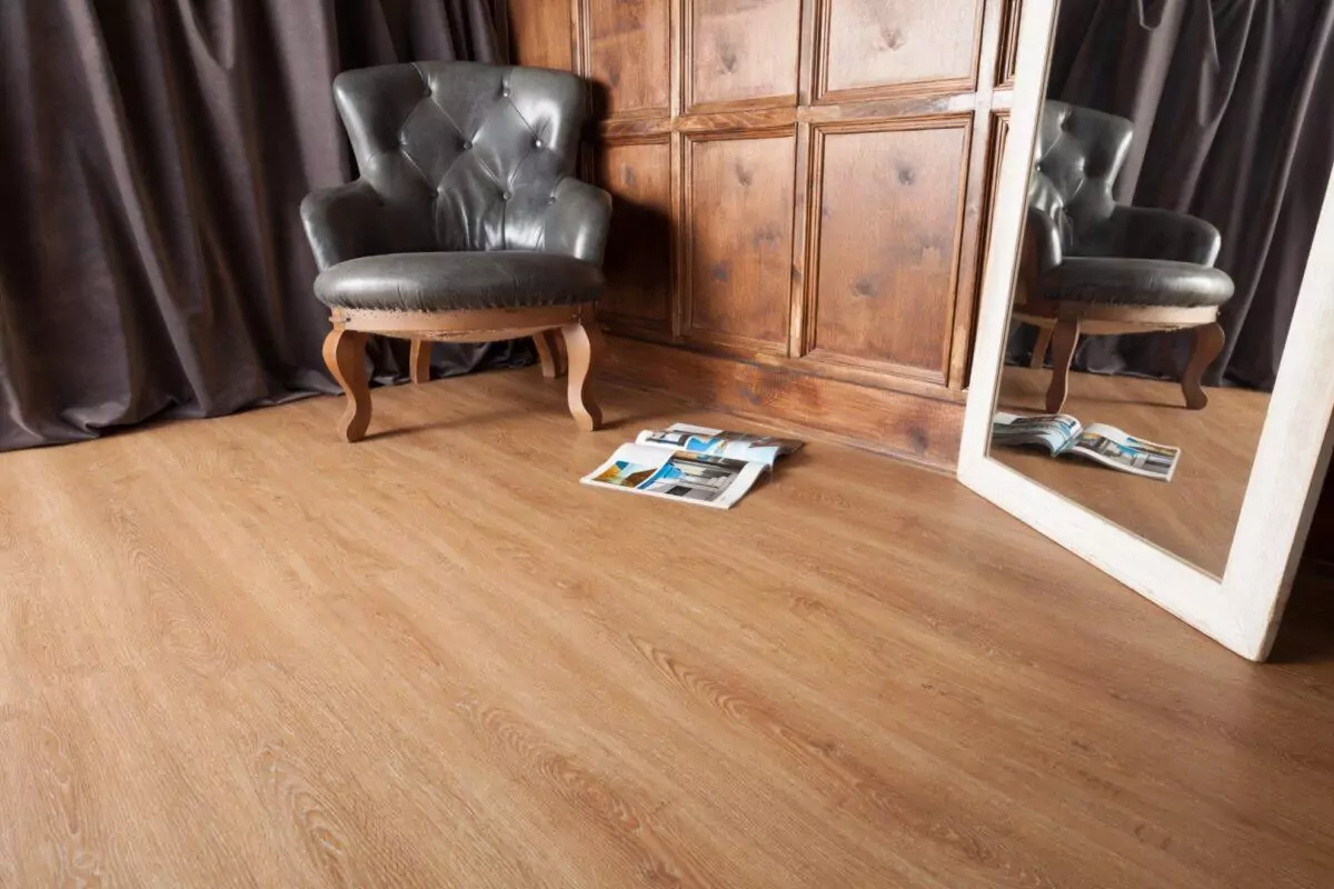 Кварцвиниловая плитка Aquafloor Real Wood Click AF6052 — в интерьере