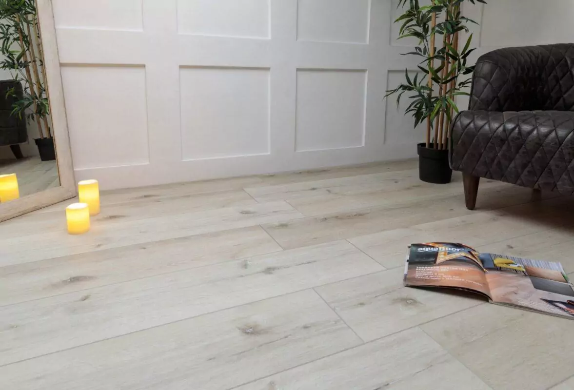 Кварцвиниловая плитка Aquafloor Real Wood XL Glue AF8007XL — в интерьере